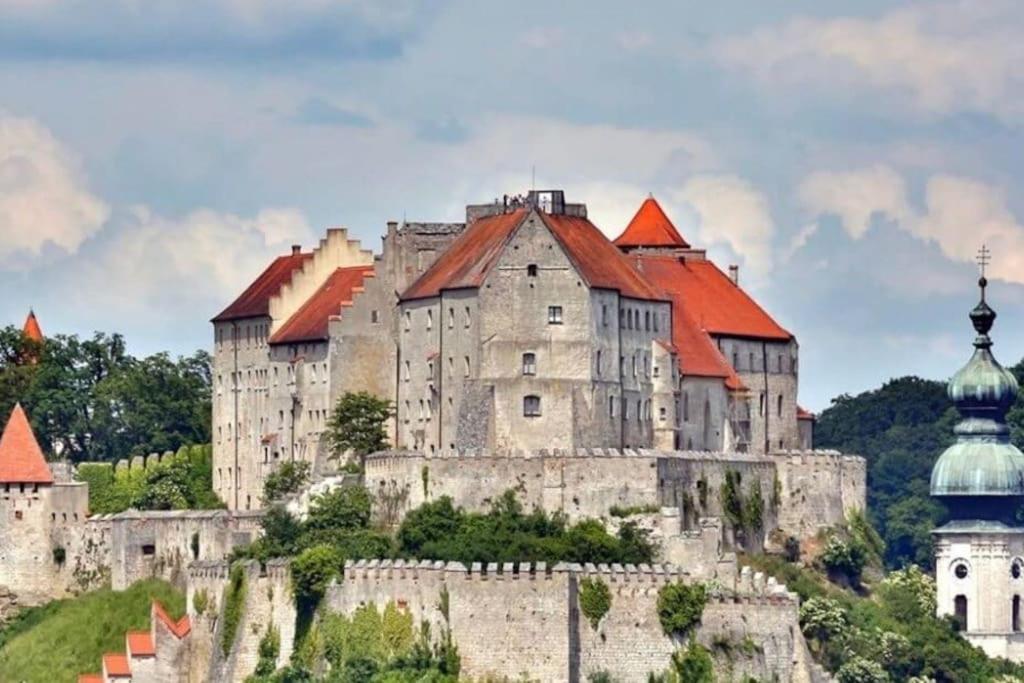 Viel Platz In Burghausen Fuer Freunde Und Familieアパートメント エクステリア 写真